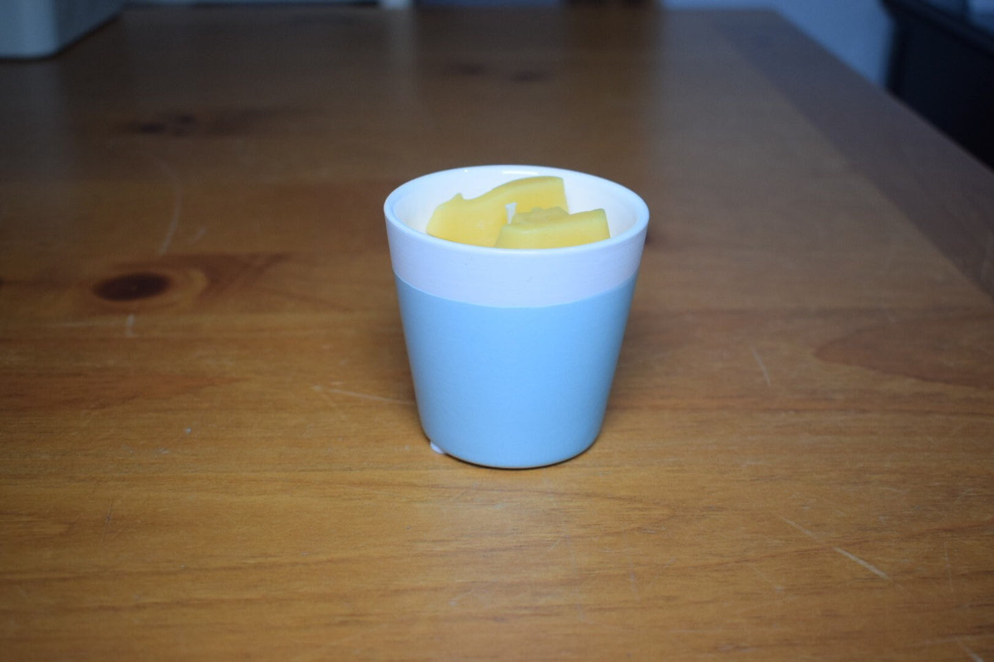 Cute candle designed for a Beach Hut sensation. 100% beeswax, natural and handmade.