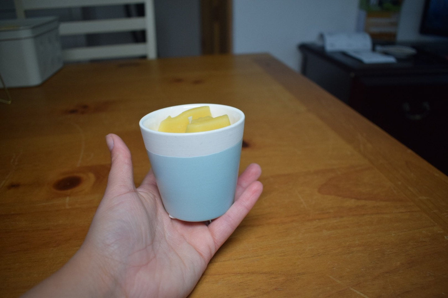 Cute candle designed for a Beach Hut sensation. 100% beeswax, natural and handmade.