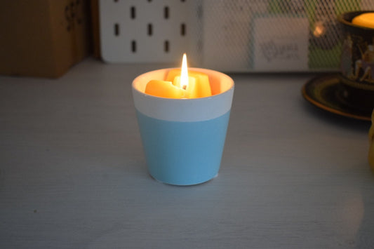 Cute candle designed for a Beach Hut sensation. 100% beeswax, natural and handmade.